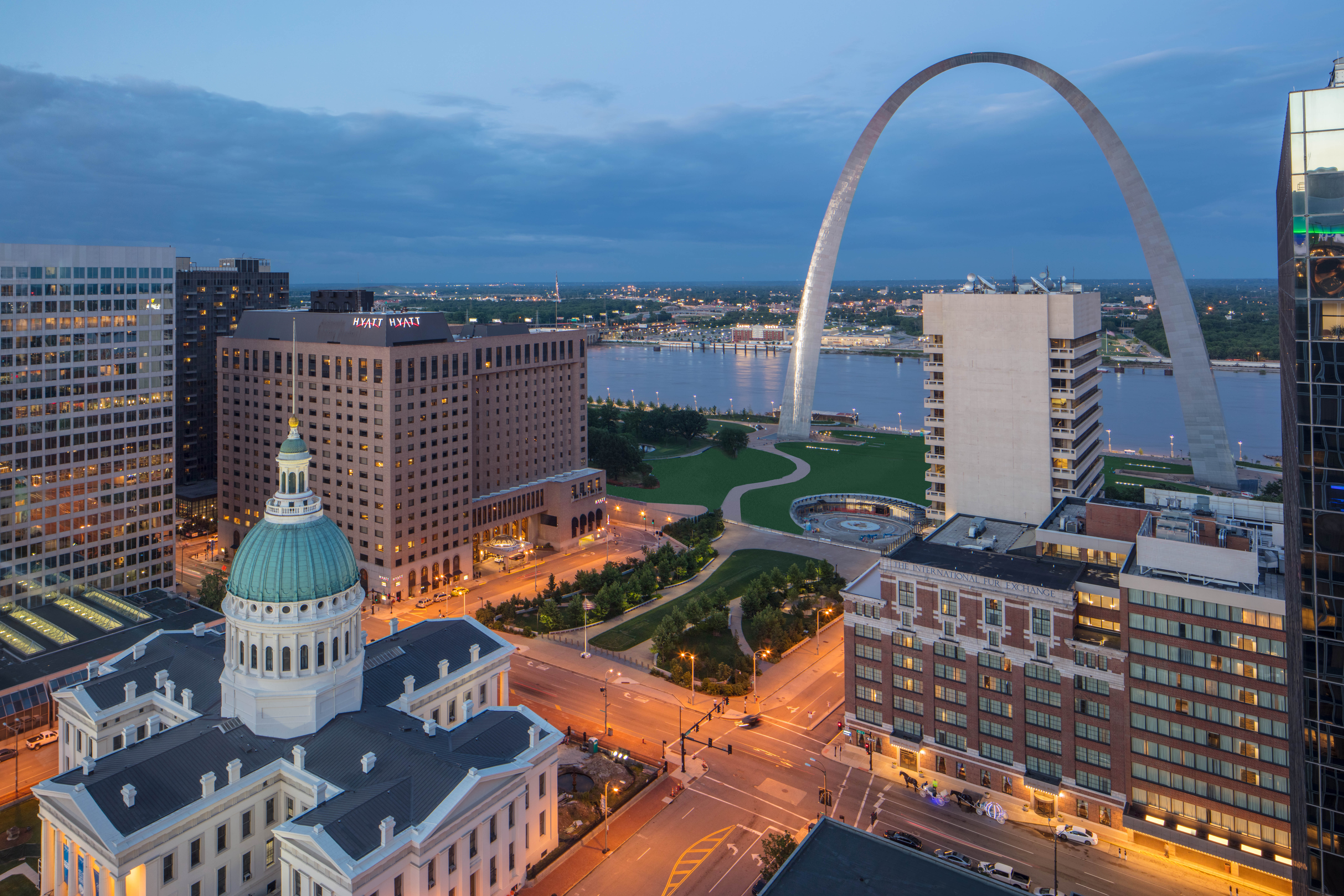 Hyatt-Regency-StLouis-at-the-Arch-Arch-Park-Exterior